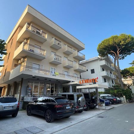 Hotel Levante Convenzionato Oltremare E Italia In Miniatura ริชโชเน ภายนอก รูปภาพ