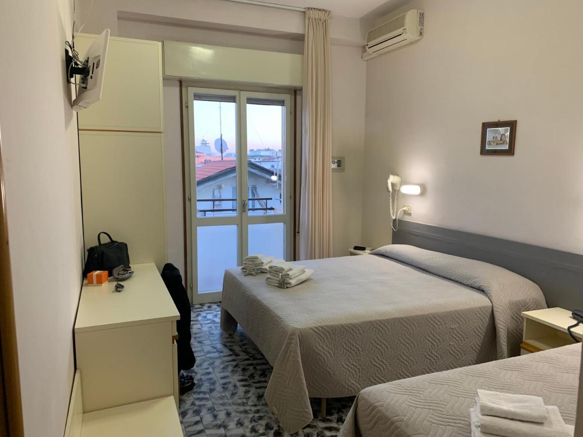 Hotel Levante Convenzionato Oltremare E Italia In Miniatura ริชโชเน ภายนอก รูปภาพ